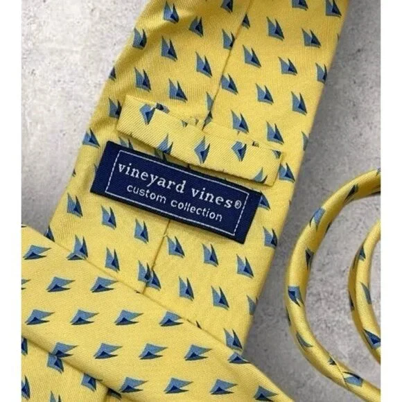 VINEYARD VINES Silk Tie USA Yellow Blue Geometric Credit Suisse W:3.6" EUC - Picture 2 of 6